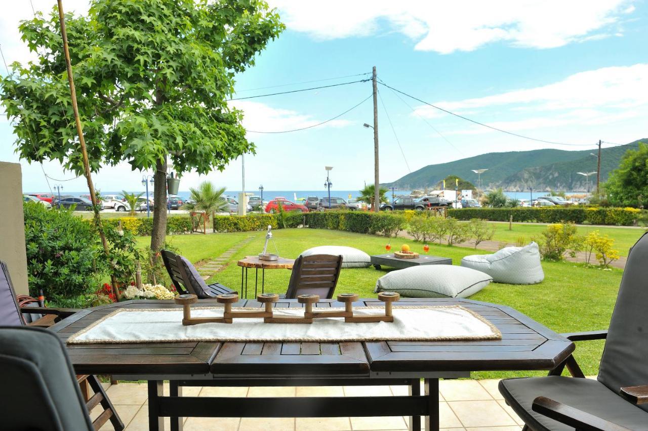 Seathon Seafront Beach Villa In Kalamitsi מראה חיצוני תמונה